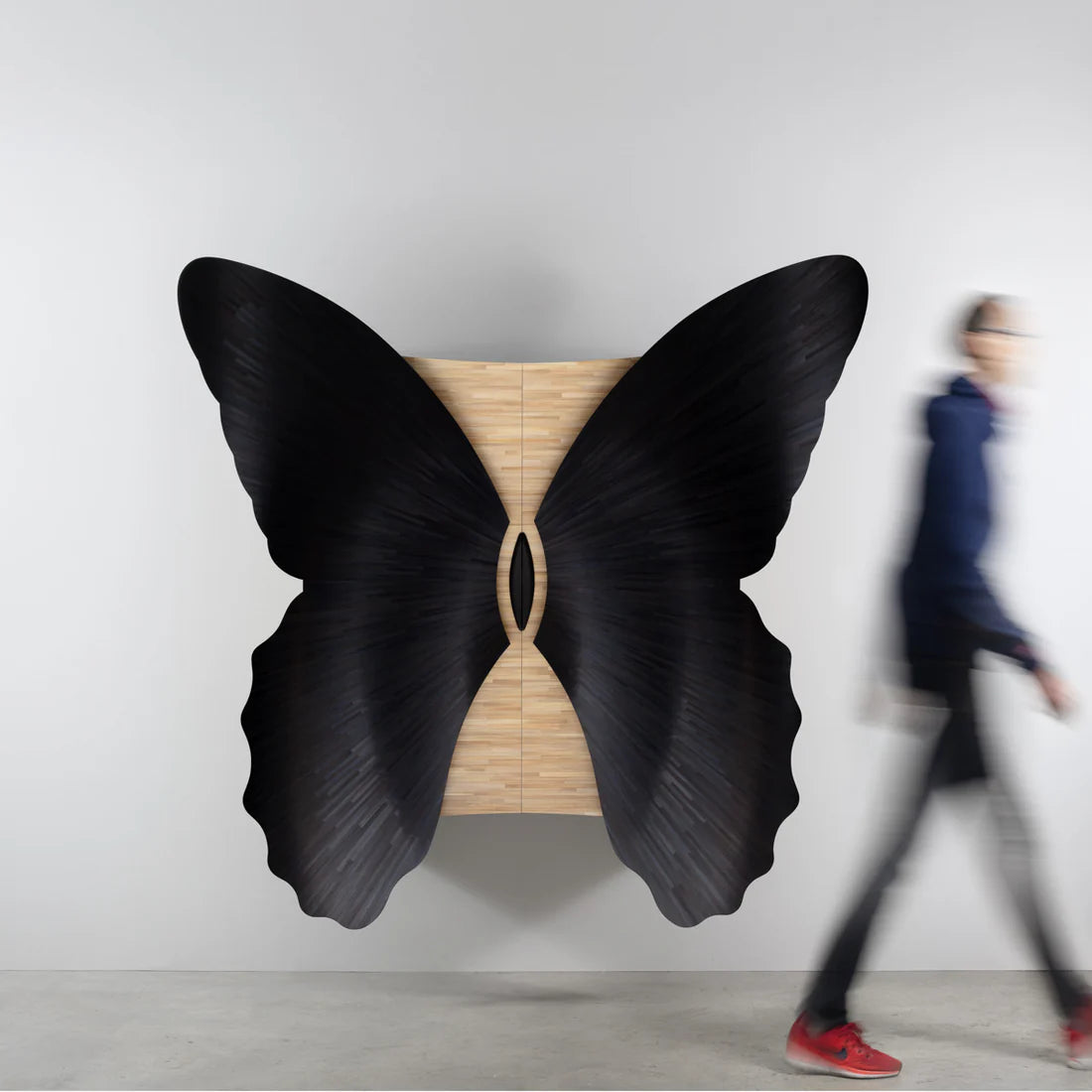 Luxury Papillon Cabinet