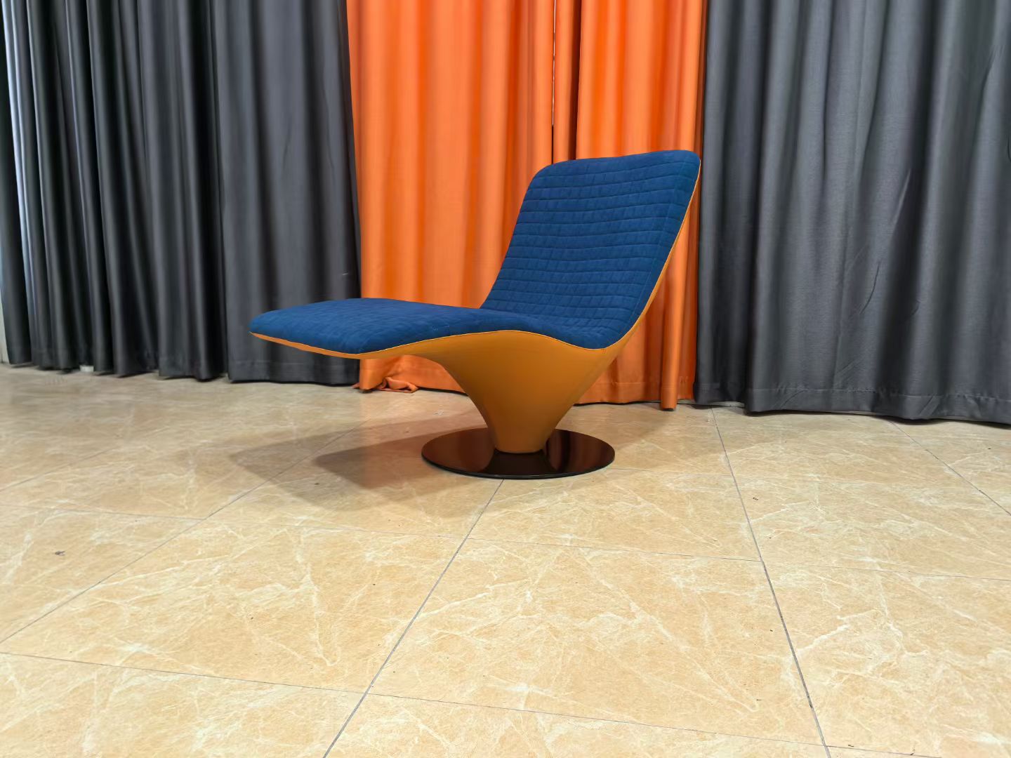 Loungi Chair