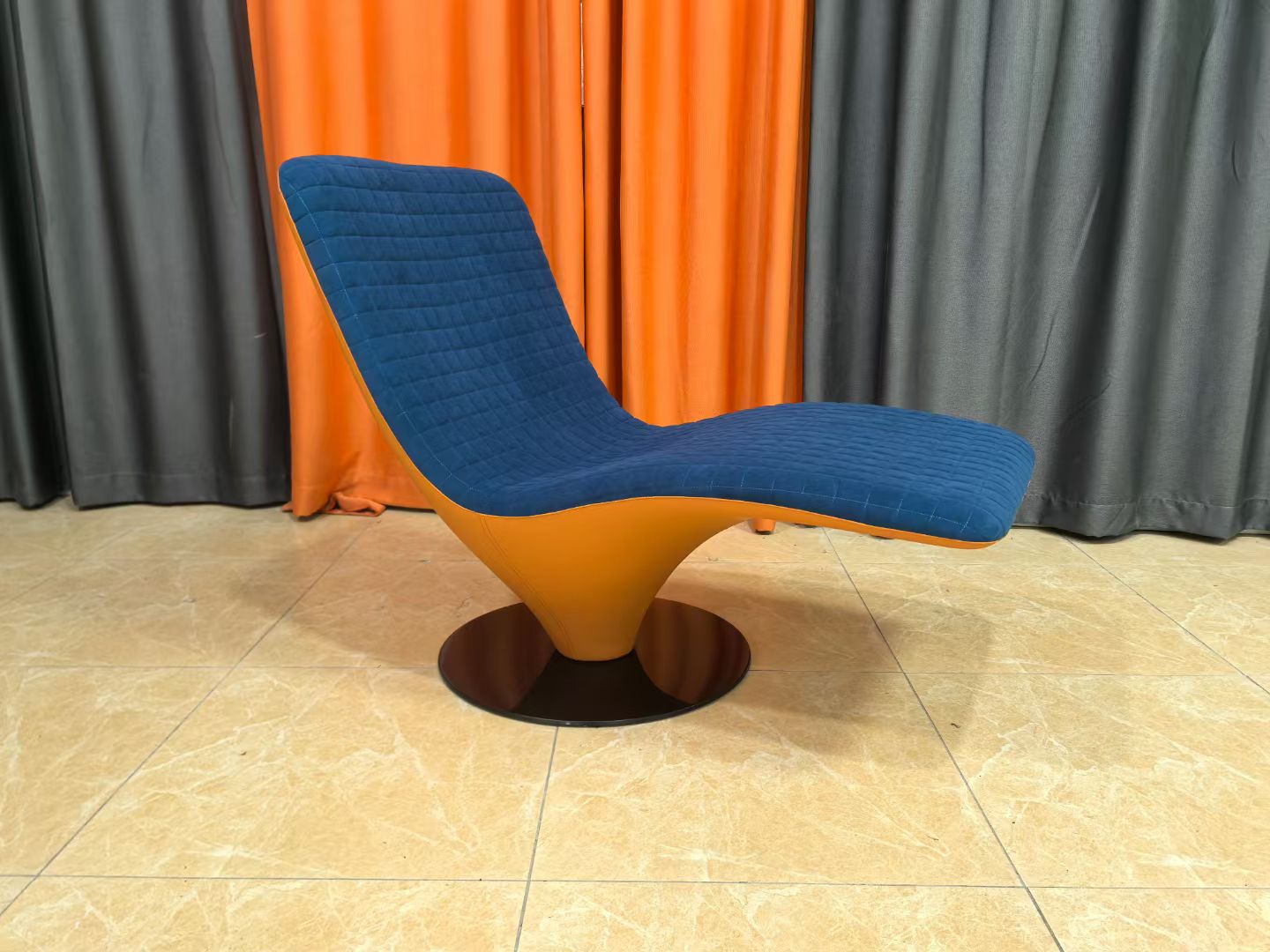 Loungi Chair