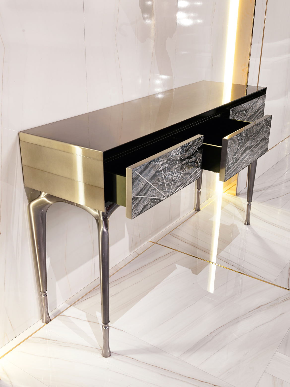 Luxury Aurora Console