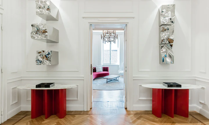 Stylish Round Elie Saab Table