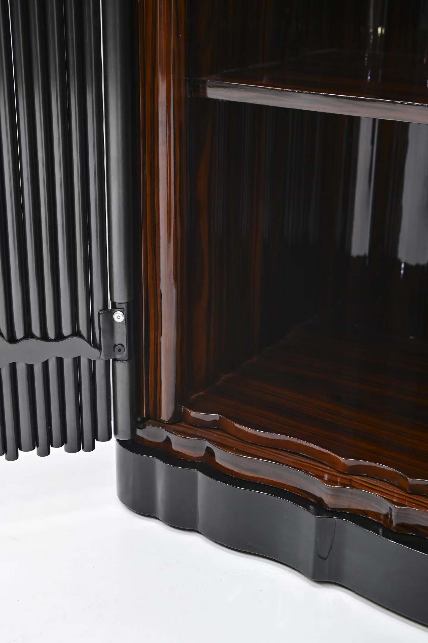 Beskope! Symphony cabinet