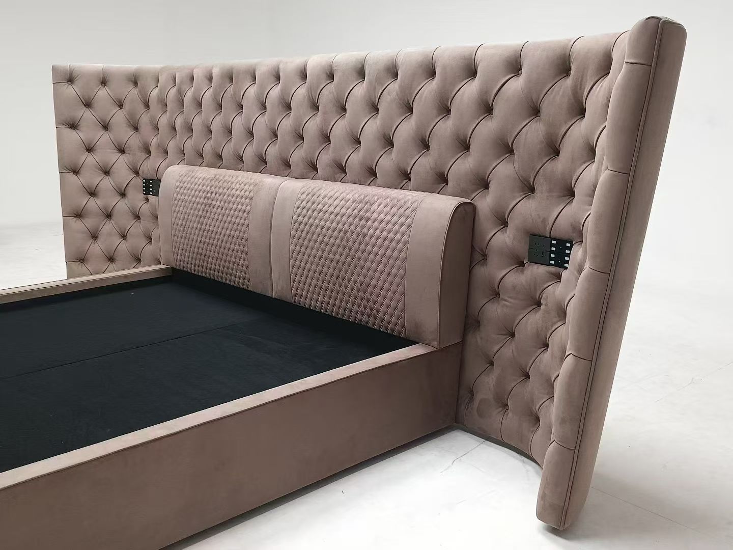 Handmade Luxury Shongko Bed