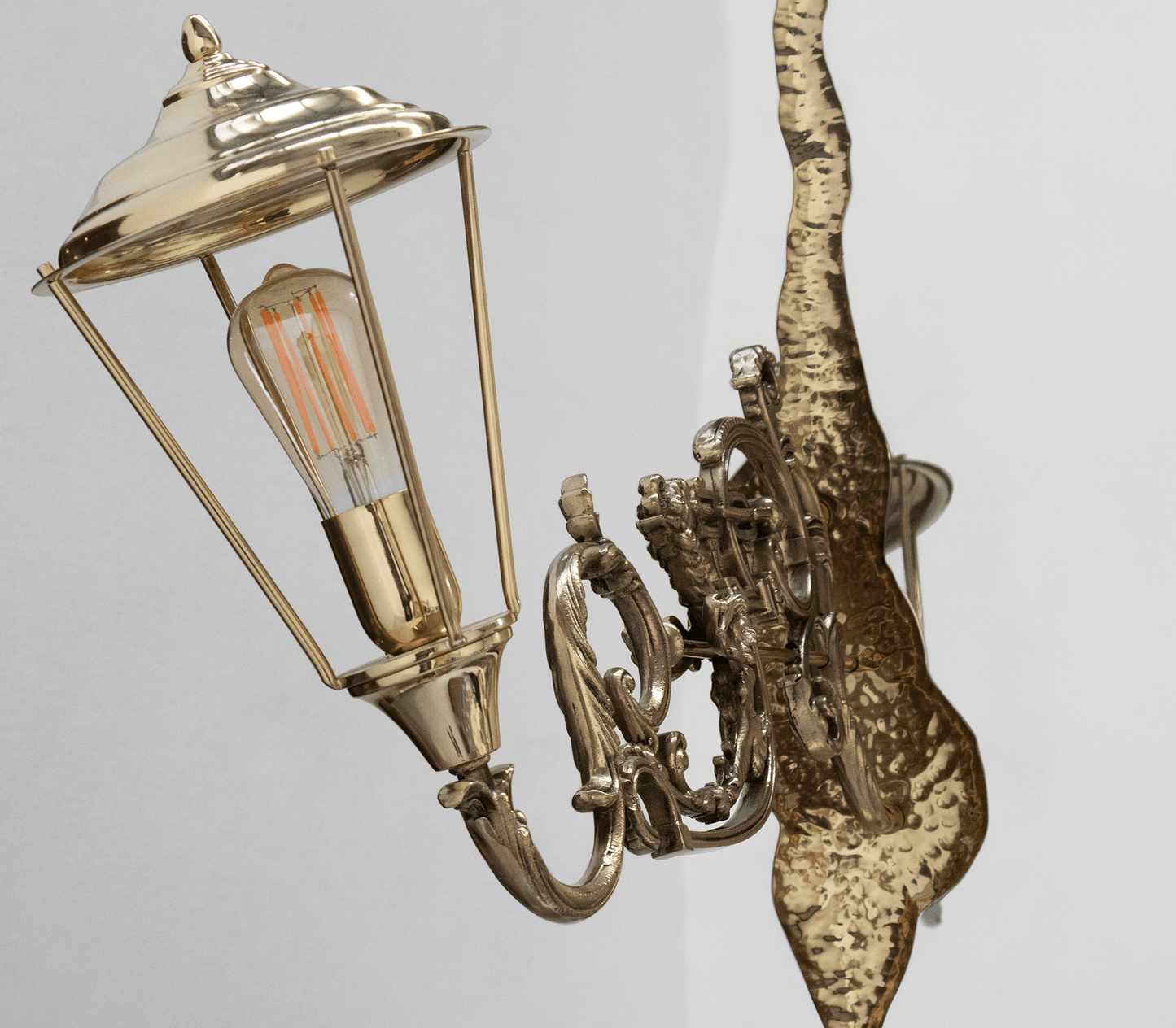 Lumière Mirror Console