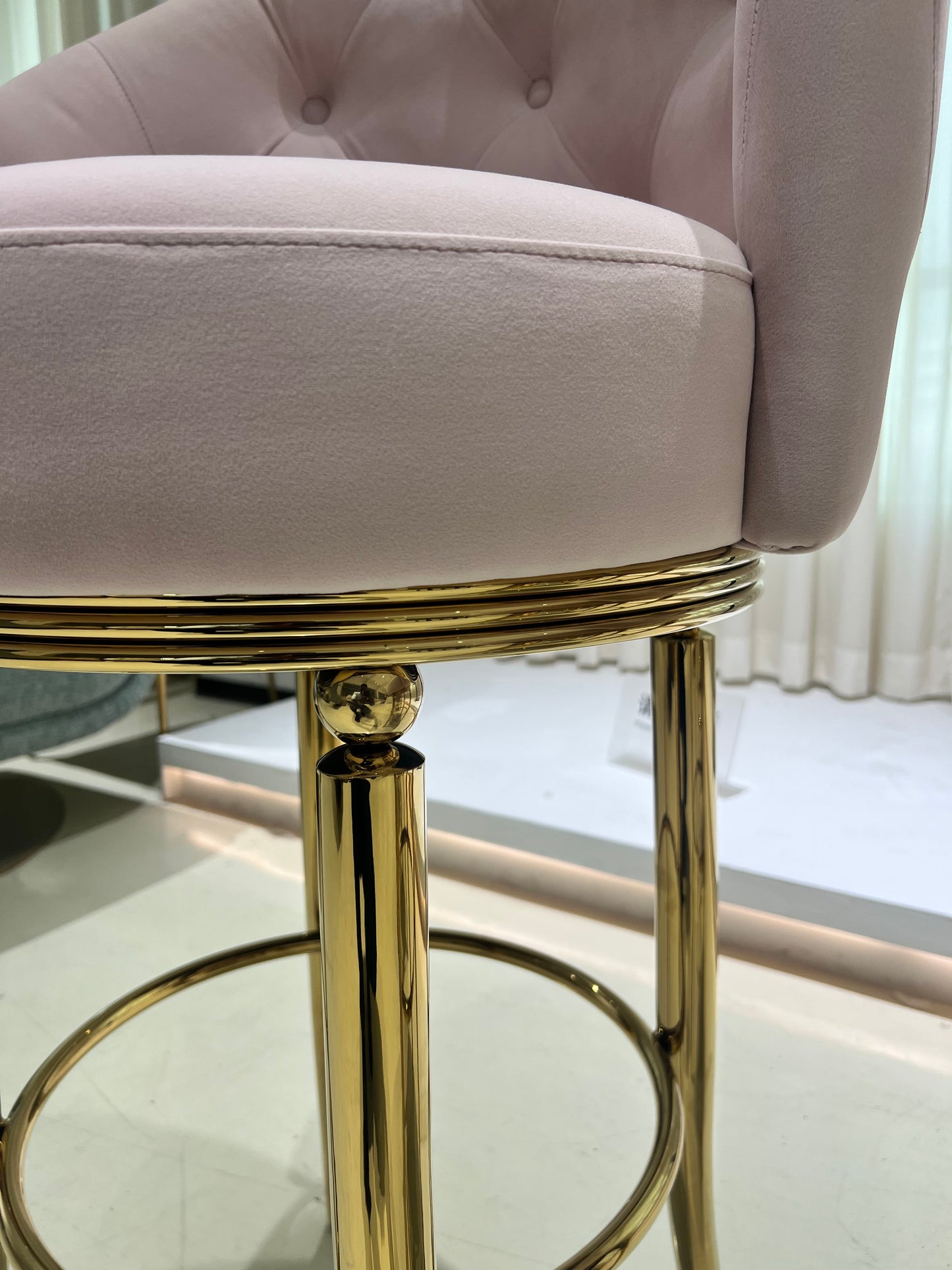 Pinky Thas Stool