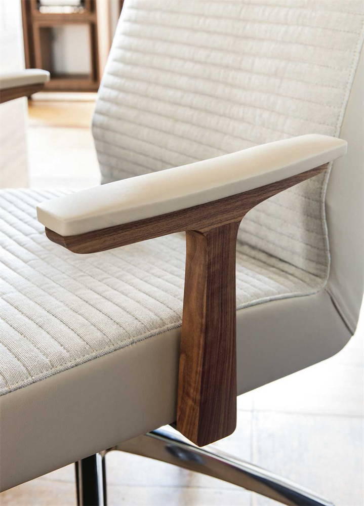 Porada Armchair
