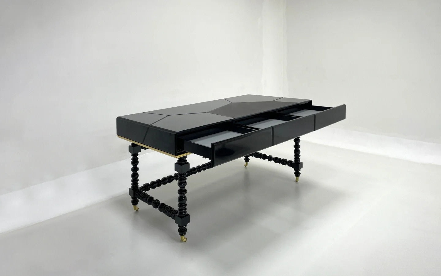 Handmade Queen Manu Desk