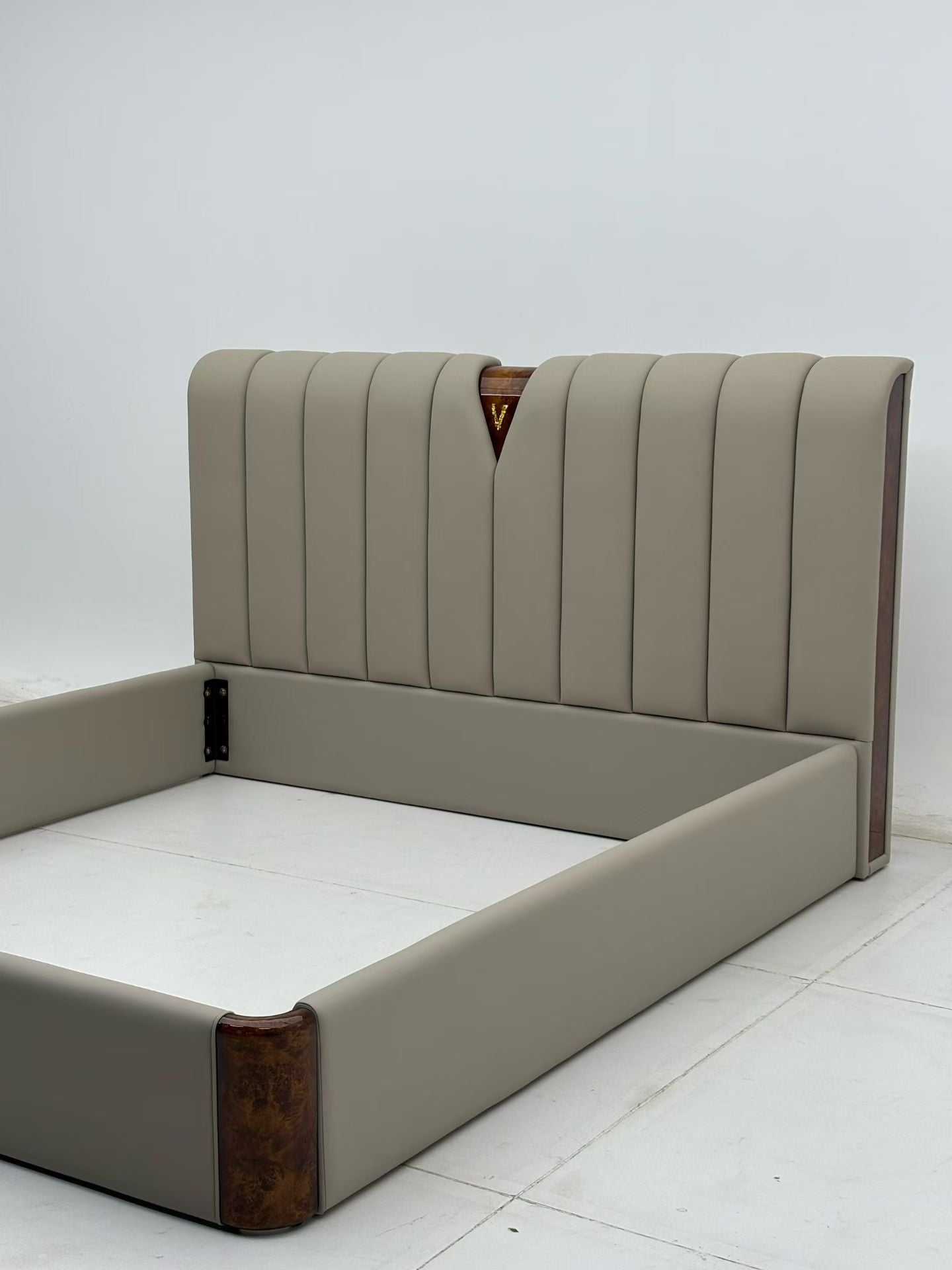Handmade Virtos Barocco Bed